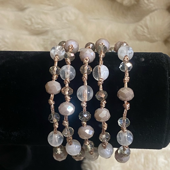 Vintage 1950’s Gold and Cream Glass Beaded Bracelet - Picture 2 of 5